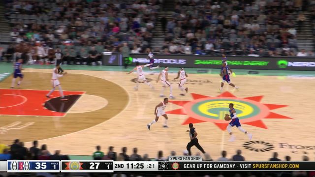 【2023年11月21日 快船vs马刺集锦】趁着立足未稳直杀篮下 威斯布鲁克翻身上篮打进一球