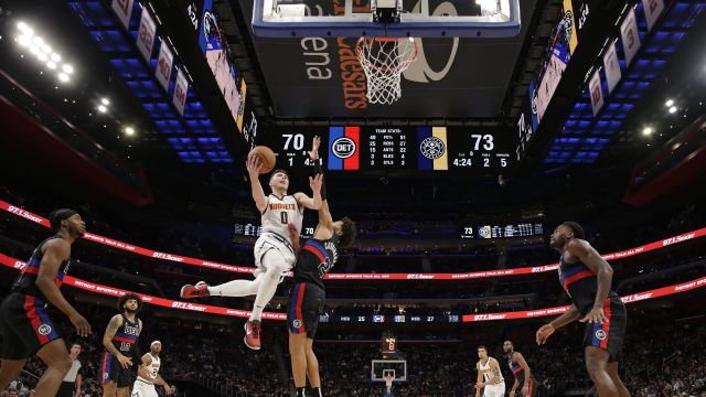 【2023年11月21日 掘金vs活塞集锦】掘金107-103活塞 约基奇和马龙遭驱逐掘金险胜活塞