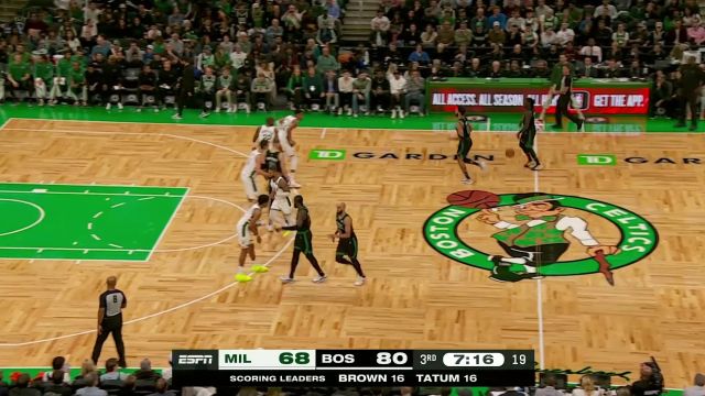 【2023年11月23日 雄鹿vs凯尔特人集锦】欢迎来到扣篮大赛！布朗脚踩弹簧大风车暴扣秀翻全场