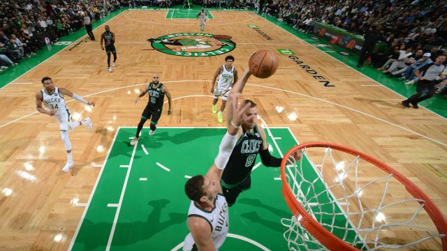 【2023年11月23日 雄鹿vs凯尔特人集锦】雄鹿vs凯尔特人五佳球 布朗大风车劈扣 波津大鹏展翅暴力隔扣