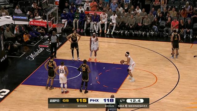 【2023年11月23日 勇士vs太阳集锦】皓篮球：科尔看似拿个战术板画战术 实则写菜名看今晚散伙儿饭吃啥