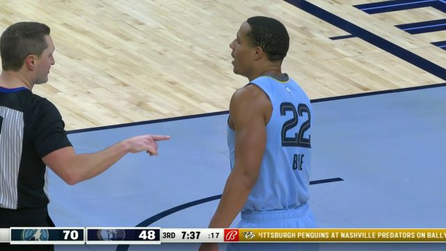 【2023年11月27日 森林狼vs灰熊集锦】好大的火气！贝恩防守时放倒里德 两人险酿冲突