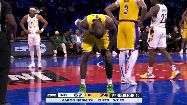 【2023年12月10日 步行者vs湖人集锦】年轻人不讲武德！詹姆斯肚子被撞痛苦满面