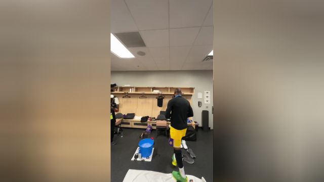 【2023年12月10日 步行者vs湖人集锦】尽情享受庆祝时刻 詹姆斯赛后更衣室开心跳舞