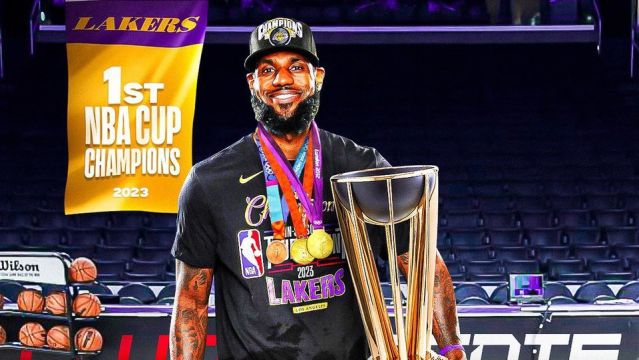 【2023年12月10日 步行者vs湖人集锦】五冠王！詹姆斯生涯履历再添一冠，赛后更衣室疯狂庆祝曝光：大秀舞蹈+喷香槟