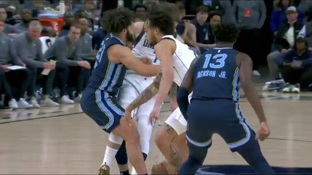 【2023年12月12日】独行侠vs灰熊第1节英文原声录像回放