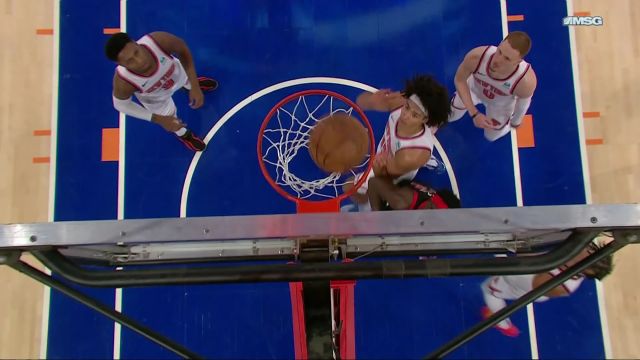 【2023年12月12日 猛龙vs尼克斯集锦】冲击篮下补篮命中 西亚卡姆力压希姆斯打进2+1