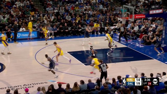 【2023年12月13日 湖人vs独行侠集锦】球到人到！东契奇传球纵贯全场 小哈达威笑纳大礼起飞扣篮