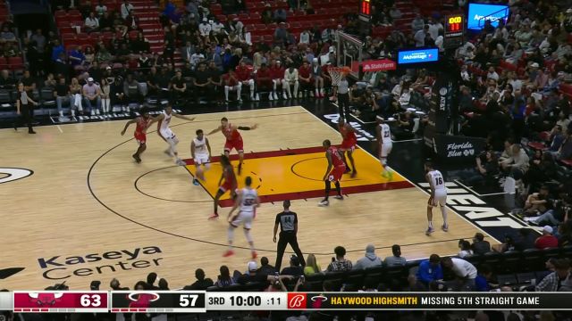 【2023年12月15日 公牛vs热火集锦】展现投手本能！邓肯-罗宾逊三分线外接球就扔干脆利落