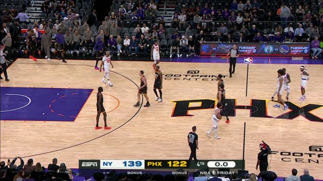 【2023年12月16日 尼克斯vs太阳集锦】生涯之夜的幸运之球不会旁落！兰德尔赛后帮布伦森抢到比赛用球