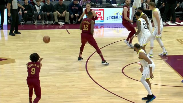 【2023年12月21日 爵士vs骑士集锦】万箭齐发！梅里尔延续首节手感 三分连珠炮无人可挡