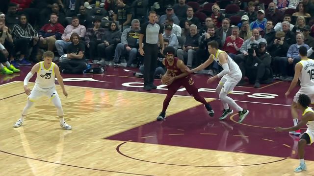 【2023年12月21日 爵士vs骑士集锦】粗中有细！艾伦篮下单打凯斯勒 灵活脚步抹过防守轻松上篮