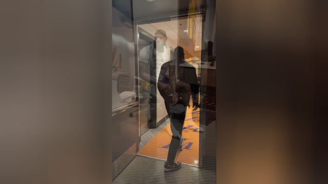 【2023年12月26日 凯尔特人vs湖人集锦】志在必胜！詹姆斯现身球馆备战年终大战 三分精准状态不俗