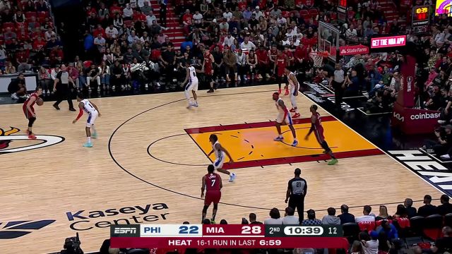 【2023年12月26日 76人vs热火集锦】丝毫不受影响！ 邓罗被严防死守上演劈叉三分