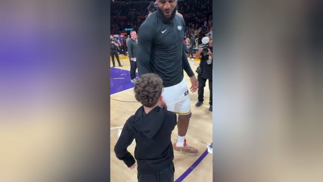 【2023年12月26日 凯尔特人vs湖人集锦】Deuce去和你詹掰掰握个手 詹姆斯塔图姆赛后拥抱致意