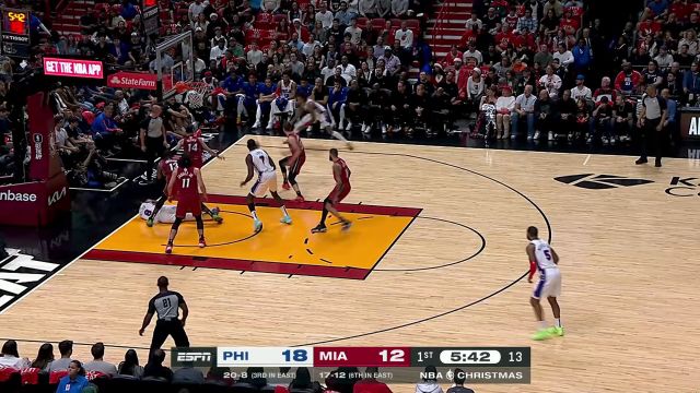 【2023年12月26日 76人vs热火集锦】状态相当不错！ 乌布雷底角拿球三分命中