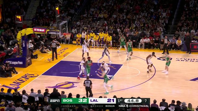 【2023年12月26日 凯尔特人vs湖人集锦】长驱直入撕裂防线 詹姆斯反击快攻一条龙上篮得手