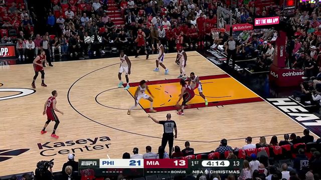 【2023年12月26日 76人vs热火集锦】牢牢把握住机会！ 邓罗接球飘逸三分稳稳命中