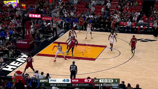 【2023年12月26日 76人vs热火集锦】隐藏自己伺机待发！哈克斯底角三分接球就扔稳稳命中