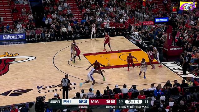【2023年12月26日 76人vs热火集锦】这球难度极高！ 乌布雷极限接球弧顶三分手起刀落