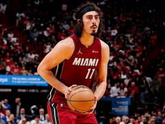 一战创8纪录1点历史首人：哈克斯被赞超越年龄水准 热火18顺位捡宝