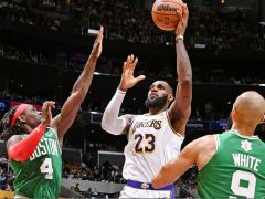 NBA圣诞大战湖人不敌绿军 詹姆斯16+9+8险受伤 浓眉40分