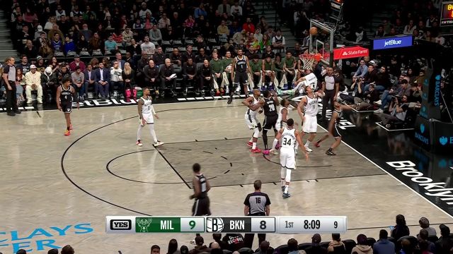 【2023年12月28日 雄鹿vs篮网集锦】就是这么强硬！托马斯大步流星顶着大洛突破上篮得手