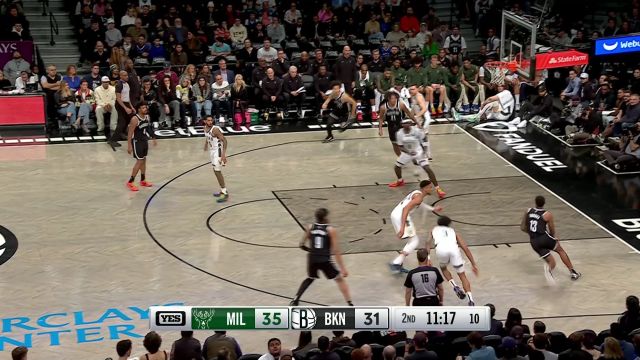 【2023年12月28日 雄鹿vs篮网集锦】配合默契！布鲁克斯假动作晃开防守低手妙传助攻克洛尼干拔暴扣