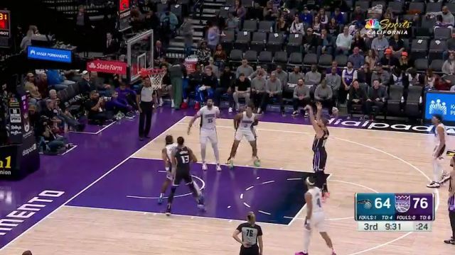 【2024年01月04日 魔术vs国王集锦】今天魔术诸事不宜啊 班凯罗抢篮板踩到穆雷导致崴脚被换下场