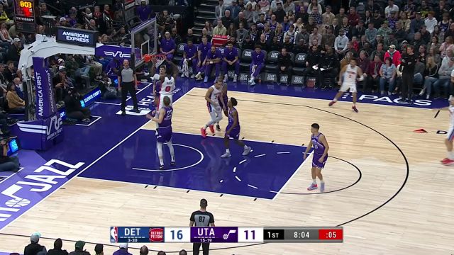 【2024年01月04日 活塞vs爵士集锦】诺克斯东击西骗过防守 助攻杜伦原地起飞弹起扣篮