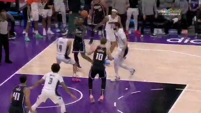 【2024年01月04日 魔术vs国王集锦】一声怒吼之下再次反超！萨博尼斯来到篮下迎着比塔泽单臂暴扣