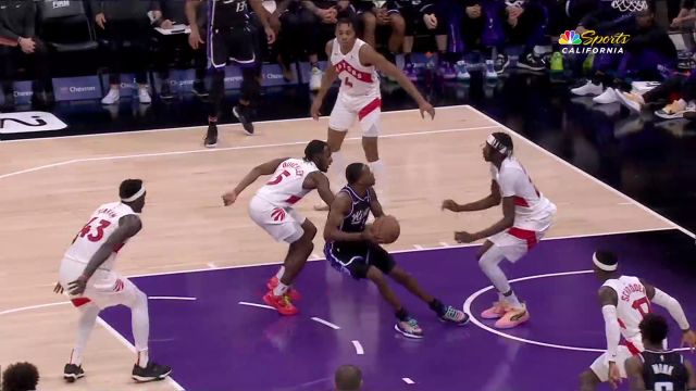 【2024年01月06日 猛龙vs国王集锦】最后时刻杀人诛心 福克斯突破急停中距离命中关键球