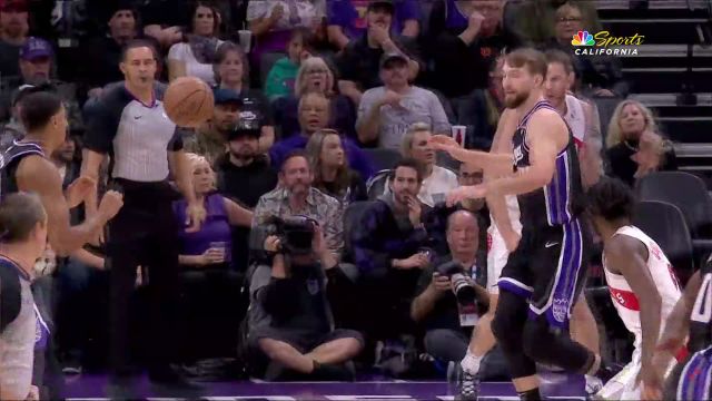 【2024年01月06日 猛龙vs国王集锦】队友失手丝毫不慌 穆雷外线接球开火三分命中