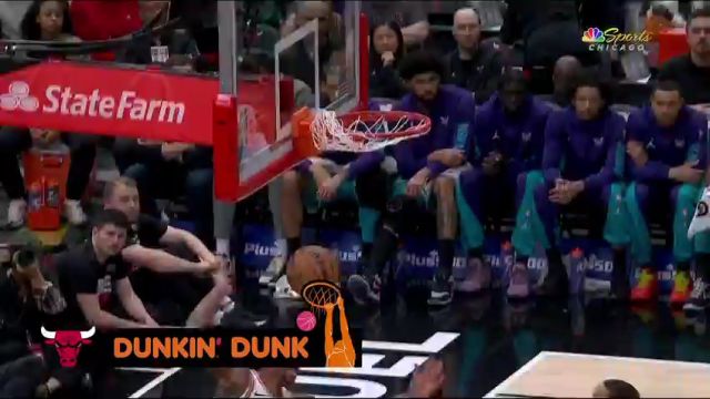 【2024年01月06日 黄蜂vs公牛集锦】德罗赞眼观六路闪现抢断 大步流星弹地起跳腾空暴扣