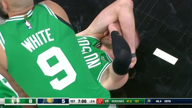 【2024年01月07日 凯尔特人vs步行者集锦】希望并无大碍！波尔津吉斯右眼被内史密斯犯规受伤本场比赛回归成疑