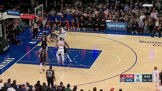 【2024年01月10日 开拓者vs尼克斯集锦】直接打穿防守 布伦森眼疾手快直塞阿奴诺比篮下暴扣