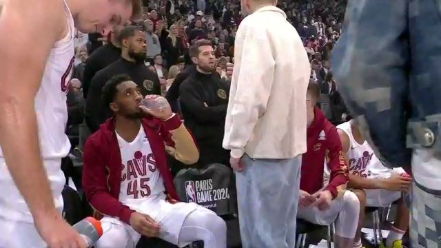 【2024年01月12日】直接驱逐出场 TT遭挑衅撞倒克拉克斯顿被吹二级恶意