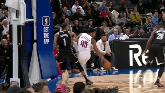 【2024年01月12日 篮网vs骑士集锦】飞在天上的操作 米切尔展现逆天滞空拉杆上篮打进