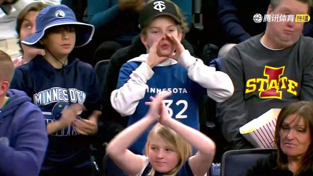 【2024年01月15日 快船vs森林狼集锦】小卡隔扣戈贝尔失败 康利飚中反击三分