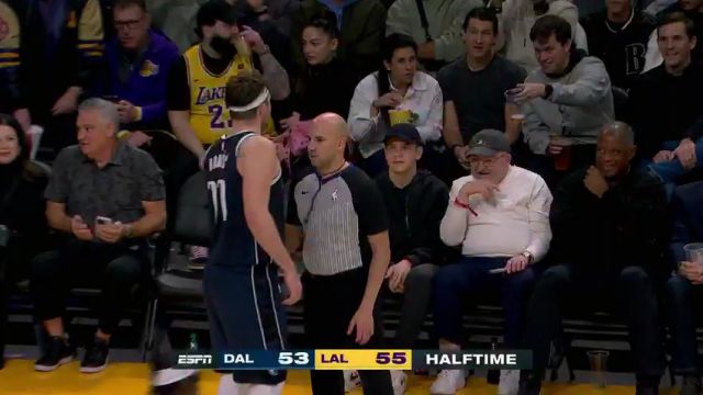 【2024年01月18日 独行侠vs湖人集锦】看台上观众说了些什么？东契奇被激怒看起来十分生气