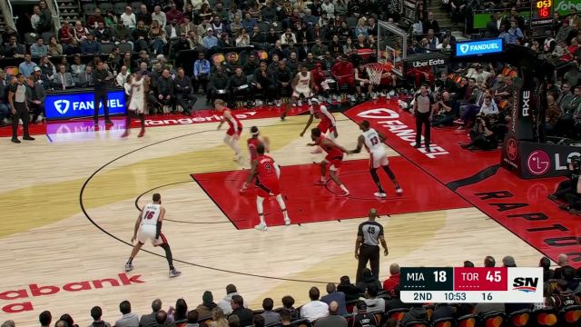 【2024年01月18日 热火vs猛龙集锦】一招从天而降的掌法 布切尔排球大帽将球扇飞到观众席