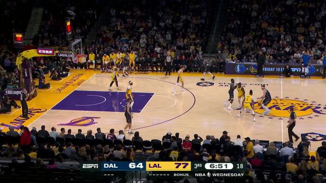 【2024年01月18日 独行侠vs湖人集锦】里夫斯鬼手抢断推反击 连线普林斯空接上篮打停独行侠