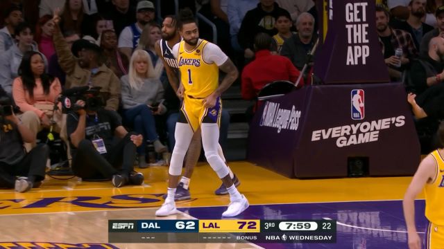 【2024年01月18日 独行侠vs湖人集锦】詹姆斯三分颠进篮筐！BIG胖：别装了别装了老詹，还装上牛波一了