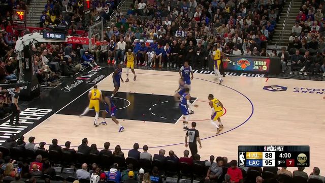 【2024年01月24日 湖人vs快船集锦】充分把握错位优势！浓眉灵动转身过掉哈登一飞冲天暴扣得手