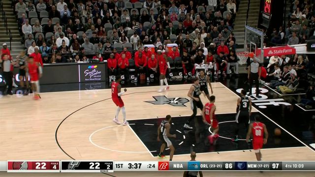 【2024年01月27日 开拓者vs马刺集锦】一个后撤步就找到了出手机会 西蒙斯自带瞄准镜三分出手正中靶心