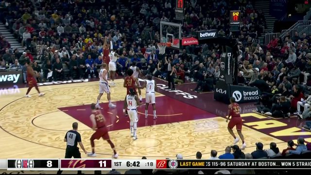 【2024年01月30日 快船vs骑士集锦】莱昂纳德抢断推反击 乔治空中顶着防守将球打进