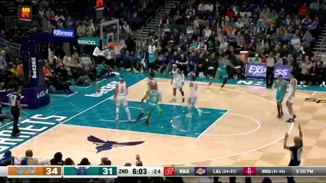 【2024年01月30日 尼克斯vs黄蜂集锦】希姆斯直接将球送到小乔手上 史密斯抓住机会大空位三分稳稳命中