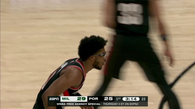 【2024年02月01日 雄鹿vs开拓者集锦】出色的运动天赋 亨德森九霄揽月完成转身暴扣