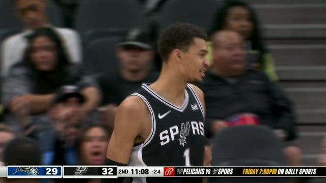 【2024年02月01日 魔术vs马刺集锦】犯规也拦不住我 文班亚马身后被推了一把跌跌撞撞依旧打成2+1