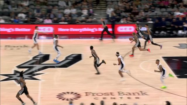 【2024年02月01日 魔术vs马刺集锦】抓住失误推反击 小瓦格纳反击暴扣一马当先肆无忌惮